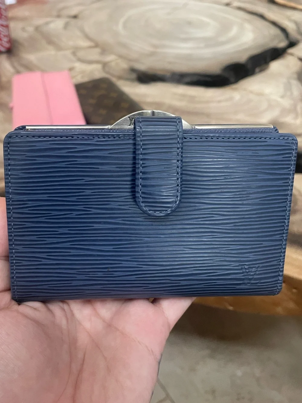 Louis Vuitton Epi kisslock compact wallet blue like new brushed silver